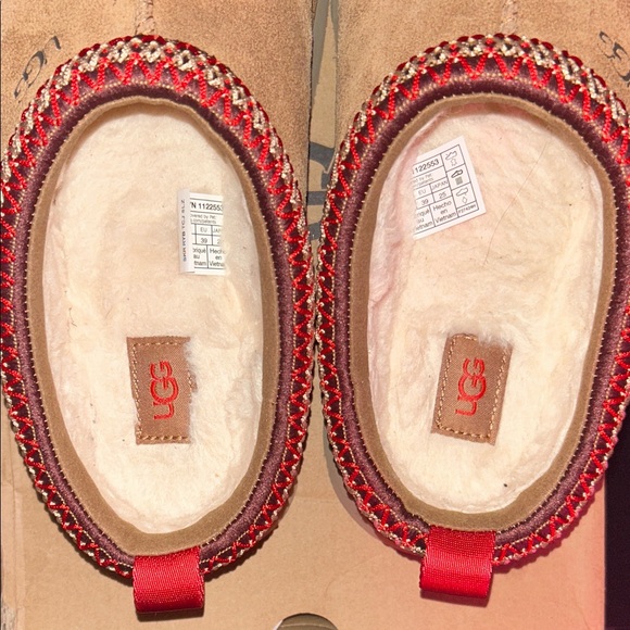 UGG Tazz in Chestnut, Brand New! Size 8, NWT! - Picture 9 of 13